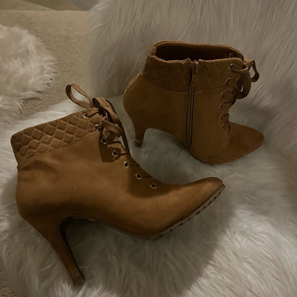 Inside zipper-pull light brown cutie booties!